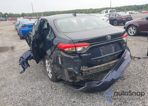 2021 Toyota Corolla Le z USA, uszkodzony, nr VIN 5YFEPMAE5MP260313